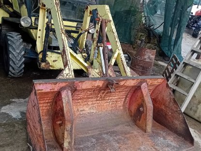 Frontlader von Deutz Intrac 2004
