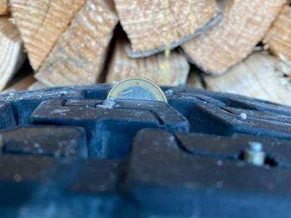 Bild 7:Spikereifen mit Felgen