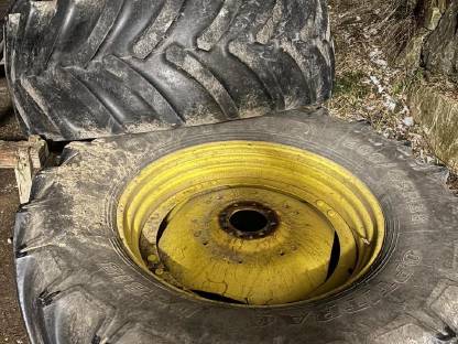 Bild 2:Kompletträder John Deere 6320