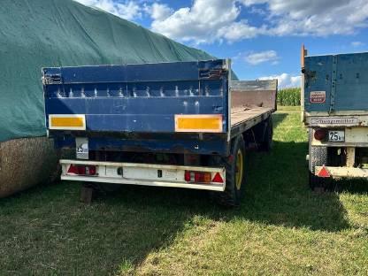 Bild 4:Plateauanhänger Schwarzmüller