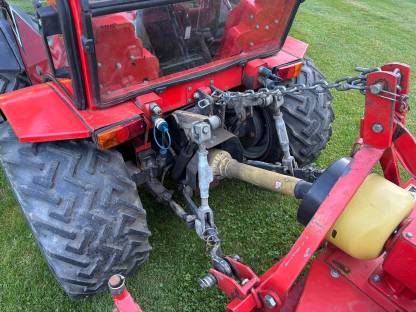 Bild 3:Carraro TTR4400 mit Mähwerk