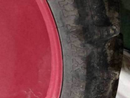 Bild 3:Pflegereifen Kompletträder BKT 270/95 R48 (11.2R48)