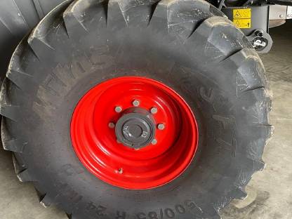 Bild 2:Räder Reifen Felgen 500/85R24 Kompletträder Mitas