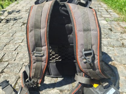 Bild 3:Husqvarna BLI950X rückentragbarer Akku (Rucksack)