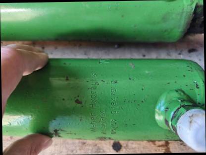 Bild 2:Hubzylinder John Deere