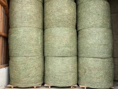 Bild 4:Silo und Heuballen