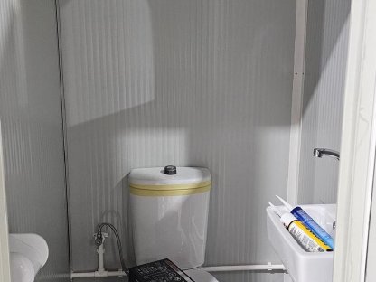 Bild 3:WC-Sanitärcontainer + Dusche oder WC + WC