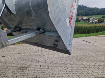 Bild 4:Hochkippschaufel