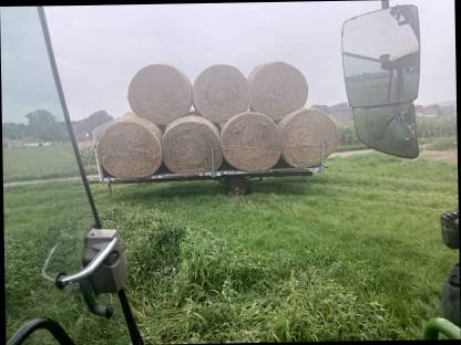 Bild 2:Ballenwagen