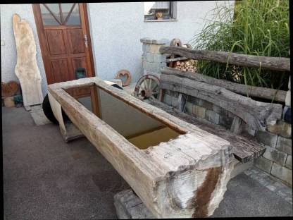 Bild 2:Wassertrog