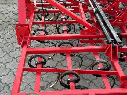 Bild 4:Federzinkenegge