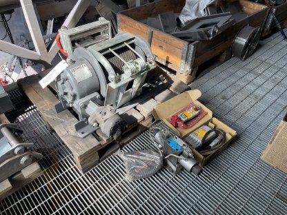 Bild 2:Seilwinde mit Fernbedienung