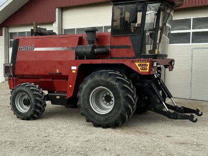 Bild 2:Trägerfahrzeug IH Case 6900