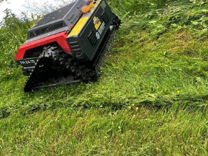 Bild 2:Biete Mulcharbeiten von 0° bis 45° im Gelände an