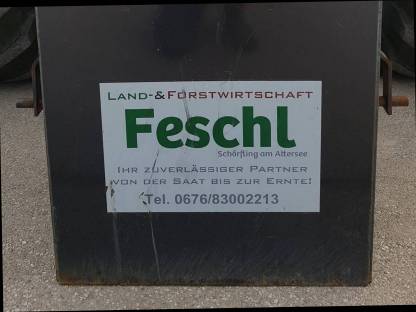 Bild 3:Maissilageballen und Grassilageballen