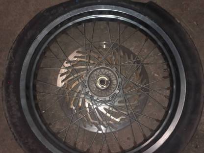 Bild 2:Schwarze Metallic-Speichenfelge