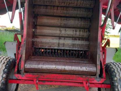 Bild 5:Welger Rundballenpresse RP 235