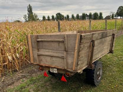 Bild 2:Traktor Anhänger