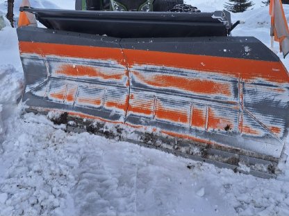 Bild 2:Schneepflug Reiter Luttnig 320 3-Punkt und Anbauplatte