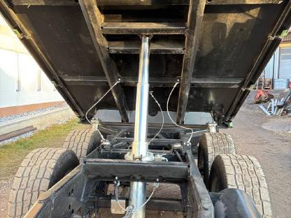 Bild 6:Brantner Tandem-Kipper TA 10041