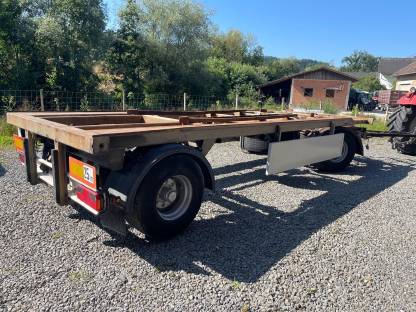 Bild 2:Anhänger für Abrollcontainer