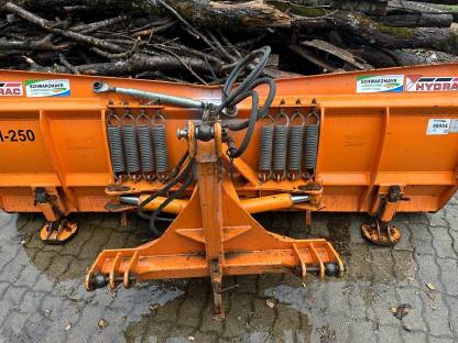 Bild 3:Schneepflug Hydrac Uni-250