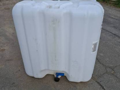 Bild 5:Plastiktonnen