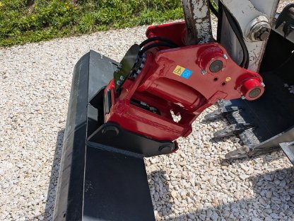 Bild 5:Takeuchi TB 250, inkl. Powertilt + 3x Löffel