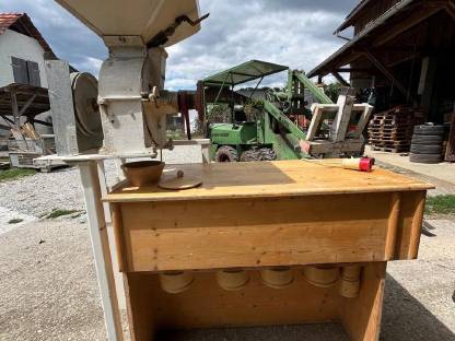 Bild 3:Getreidemühle inkl. Siebkasten