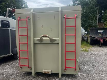 Decker Container