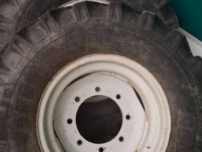 Bild 4:Kompletträder 420/85 R 30 (16.9 R 30) und 14.5-20