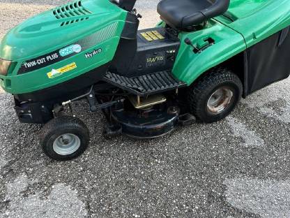 Bild 4:Rasentraktor Twin Cut Plus 102 Hydro