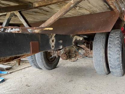 Bild 3:Plateauwagen/Ballenwagen