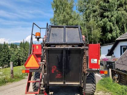 Bild 4:Quaderballenpresse New Holland D1010