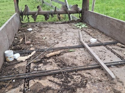 Bild 5:Defekter Miststreuer