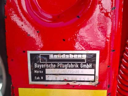 Bild 2:Pöttinger Pflug 3 Schar Servo 1