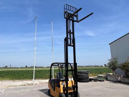 Bild 8:1,5 t Elektrostapler Triplexmast 25 Bstd.