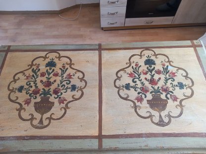 Bild 3:Antiker Schubladenkasten, bemalt