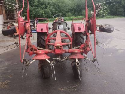 Bild 2:Kreiselwender Pöttinger Hit 40