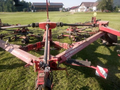 Bild 2:Lely Hibiscus CD 1515 4-Kreisel Schwader Krone Pöttinger