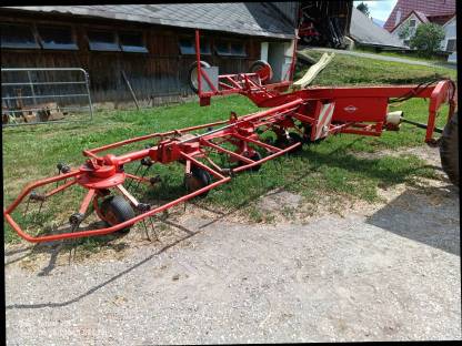 Bild 8:Kuhn Kreiselheuer mit Transportfahrwerk, GF 8501 TO