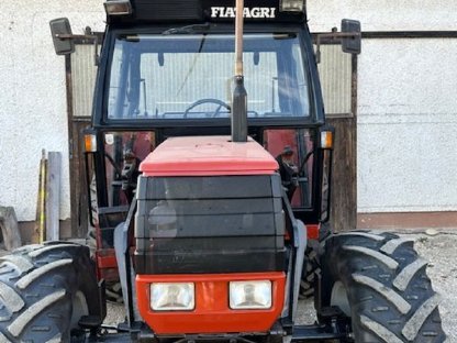 Bild 6:Fiat 65-94 mit Frontlader und Palfinger Kran