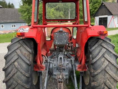 Bild 2:Massey Ferguson 165