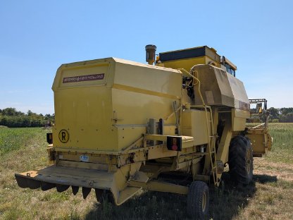 Bild 3:New Holland Clayson 8030 Mähdrescher