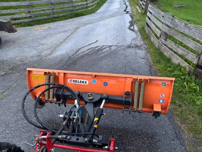 Bild 7:Schneepflug Metrac Kleintraktor Deleks 2m