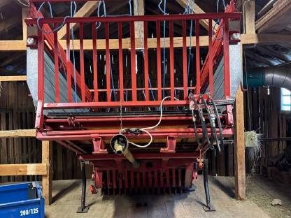 Bild 2:Aebi Aufbau-Ladewagen LD26