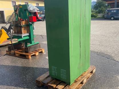 Bild 2:Selchschrank (Räucherschrank)