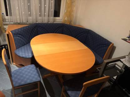 Bild 5:Tisch und Eckbank