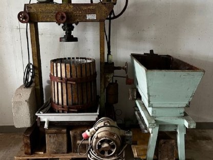 Hydraulische Mostpresse Seisenbacher mit Obstmühle & el.
