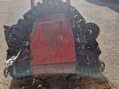 Bild 4:Komatsu 124 Entastungsgerät